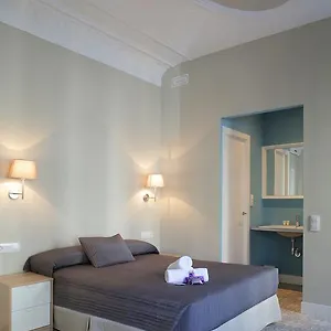 hostal-medea.topbarcelonahotels.com/