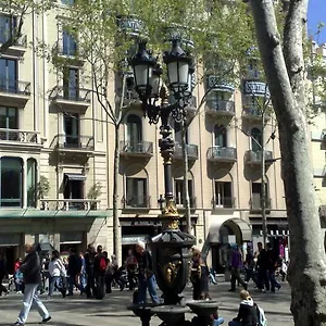hostal-capitol-ramblas.topbarcelonahotels.com/